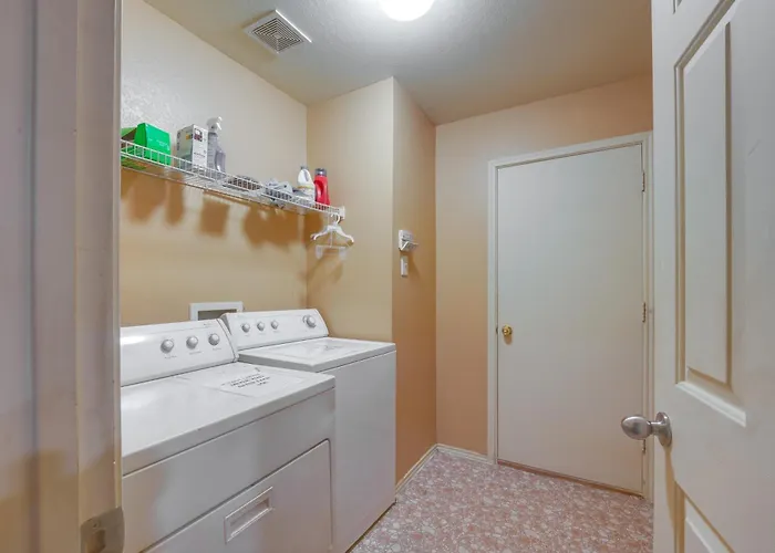 Holiday home Fenced Yard, Workspace, Garage: Ft Worth Base Fort Worth