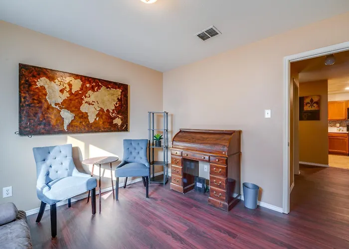 Holiday home Fenced Yard, Workspace, Garage: Ft Worth Base Fort Worth