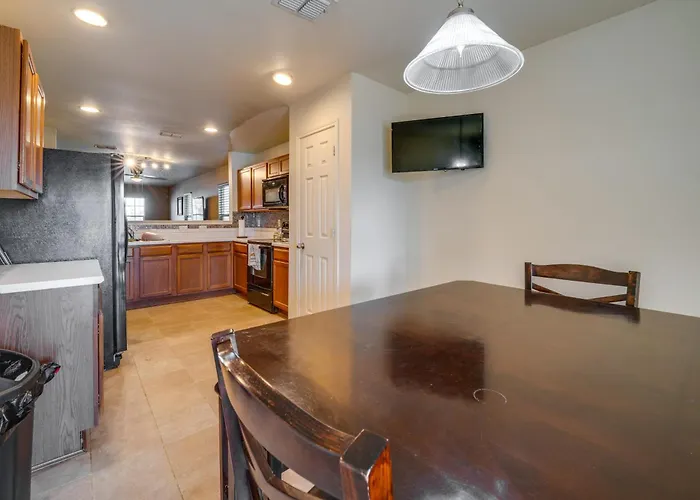 Fenced Yard, Workspace, Garage: Ft Worth Base Fort Worth