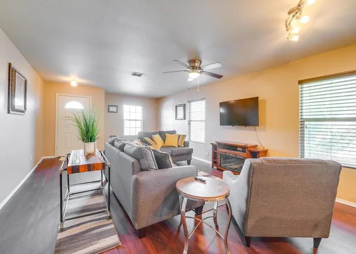 Fenced Yard, Workspace, Garage: Ft Worth Base *